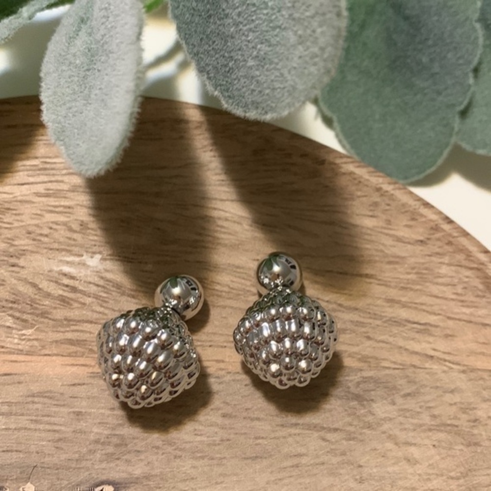 Double sided studs